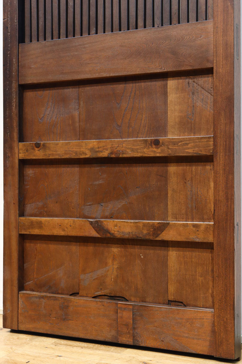 幅900ミリ　スリム幅!! 上品な漆の艶色に装飾金具が華を添える総欅格子蔵戸　G2548