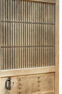 幅850ミリ　稀少幅!! 古色が加わった風合い豊かな木地色の総欅格子蔵戸　G2550