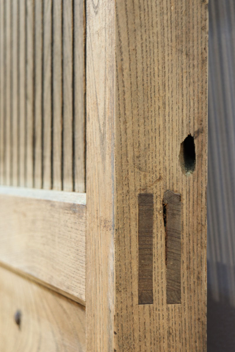 幅850ミリ　稀少幅!! 古色が加わった風合い豊かな木地色の総欅格子蔵戸　G2550