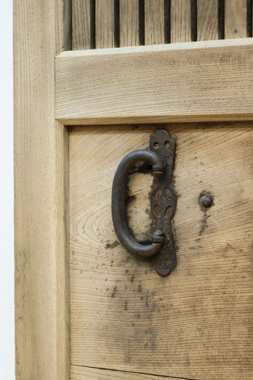 幅850ミリ　稀少幅!! 古色が加わった風合い豊かな木地色の総欅格子蔵戸　G2550