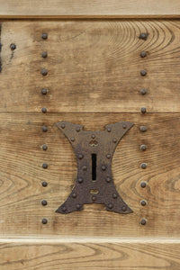 幅850ミリ　稀少幅!! 古色が加わった風合い豊かな木地色の総欅格子蔵戸　G2550