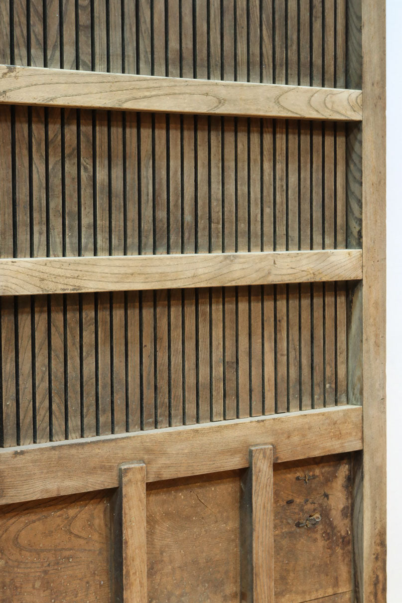 幅850ミリ　稀少幅!! 古色が加わった風合い豊かな木地色の総欅格子蔵戸　G2550