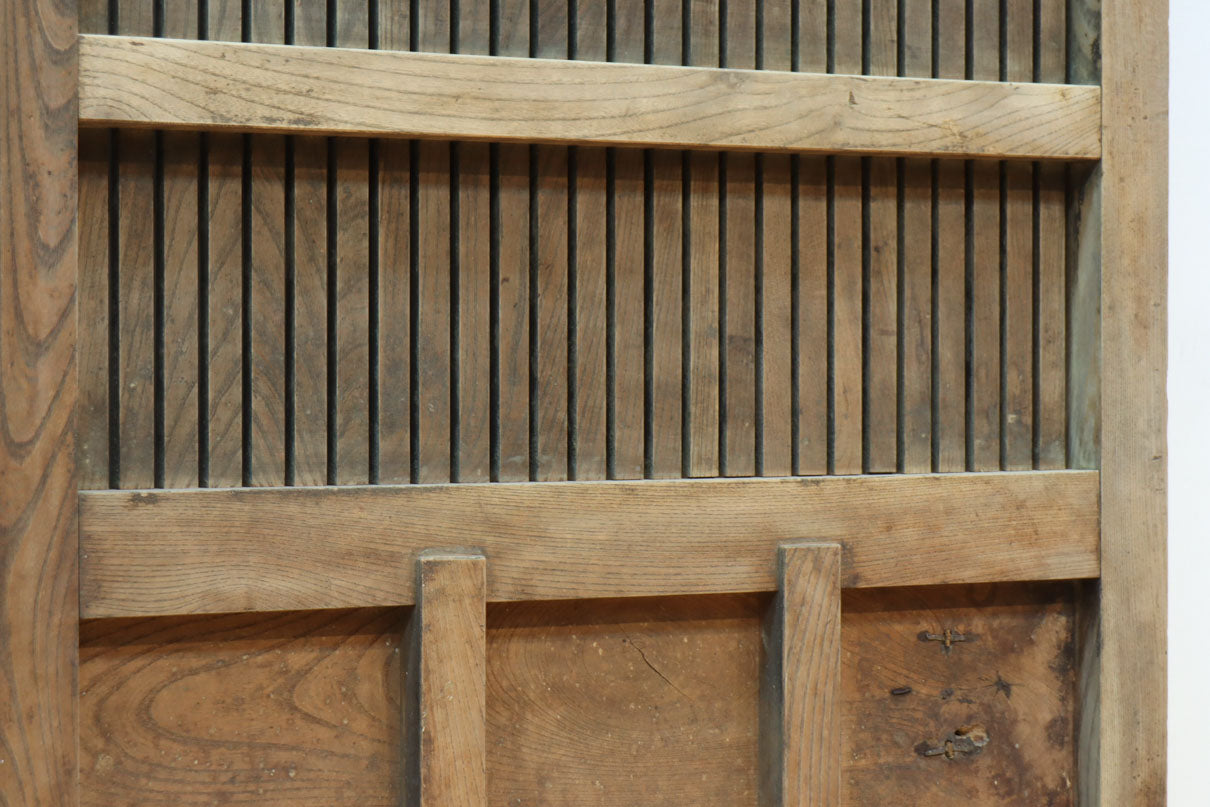 幅850ミリ　稀少幅!! 古色が加わった風合い豊かな木地色の総欅格子蔵戸　G2550