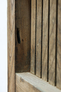 幅850ミリ　稀少幅!! 古色が加わった風合い豊かな木地色の総欅格子蔵戸　G2550