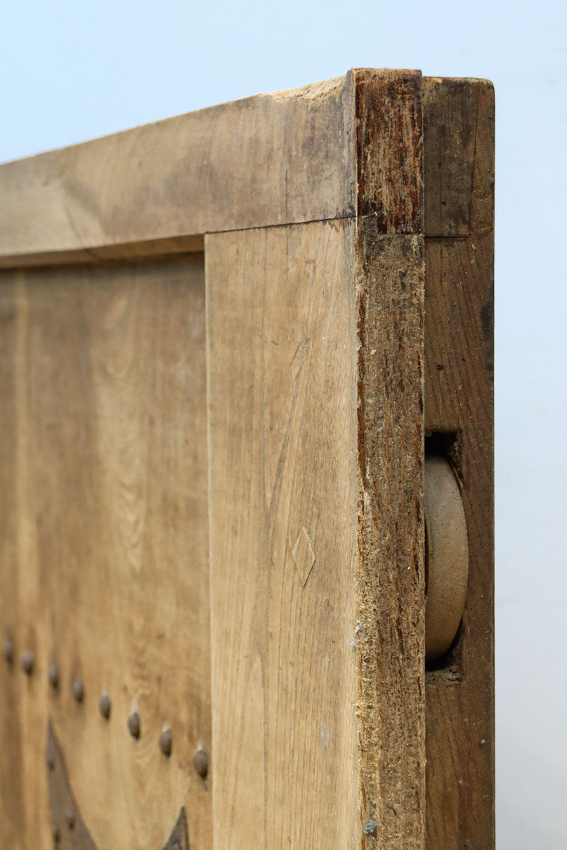 幅850ミリ　稀少幅!! 古色が加わった風合い豊かな木地色の総欅格子蔵戸　G2550