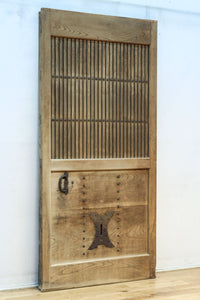 幅850ミリ　稀少幅!! 古色が加わった風合い豊かな木地色の総欅格子蔵戸　G2550