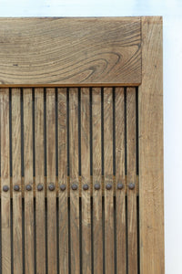 幅850ミリ　稀少幅!! 古色が加わった風合い豊かな木地色の総欅格子蔵戸　G2550