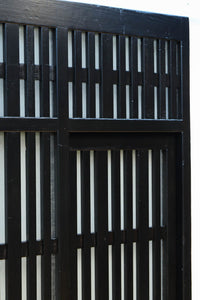 1058ミリ　堅牢な格子づくりで和の趣きある格子くぐり戸(裏面アクリル入り)　G2551