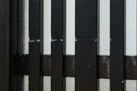 1058ミリ　堅牢な格子づくりで和の趣きある格子くぐり戸(裏面アクリル入り)　G2551