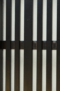 1058ミリ　堅牢な格子づくりで和の趣きある格子くぐり戸(裏面アクリル入り)　G2551