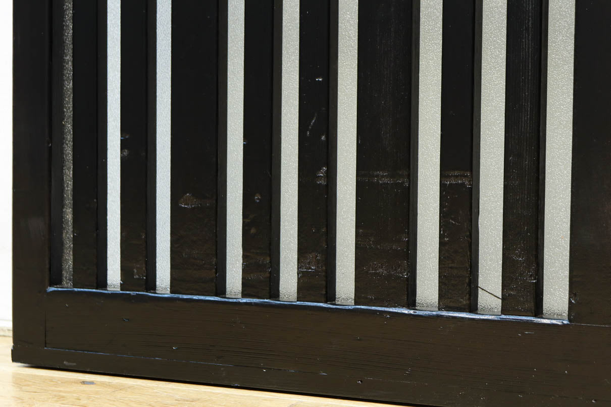 1058ミリ　堅牢な格子づくりで和の趣きある格子くぐり戸(裏面アクリル入り)　G2551