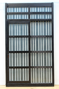 1058ミリ　堅牢な格子づくりで和の趣きある格子くぐり戸(裏面アクリル入り)　G2551