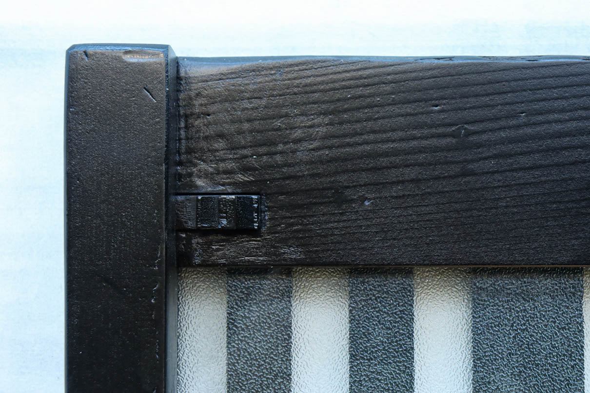 1058ミリ　堅牢な格子づくりで和の趣きある格子くぐり戸(裏面アクリル入り)　G2551