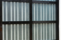 1058ミリ　堅牢な格子づくりで和の趣きある格子くぐり戸(裏面アクリル入り)　G2551