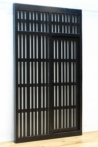 1058ミリ　堅牢な格子づくりで和の趣きある格子くぐり戸(裏面アクリル入り)　G2551