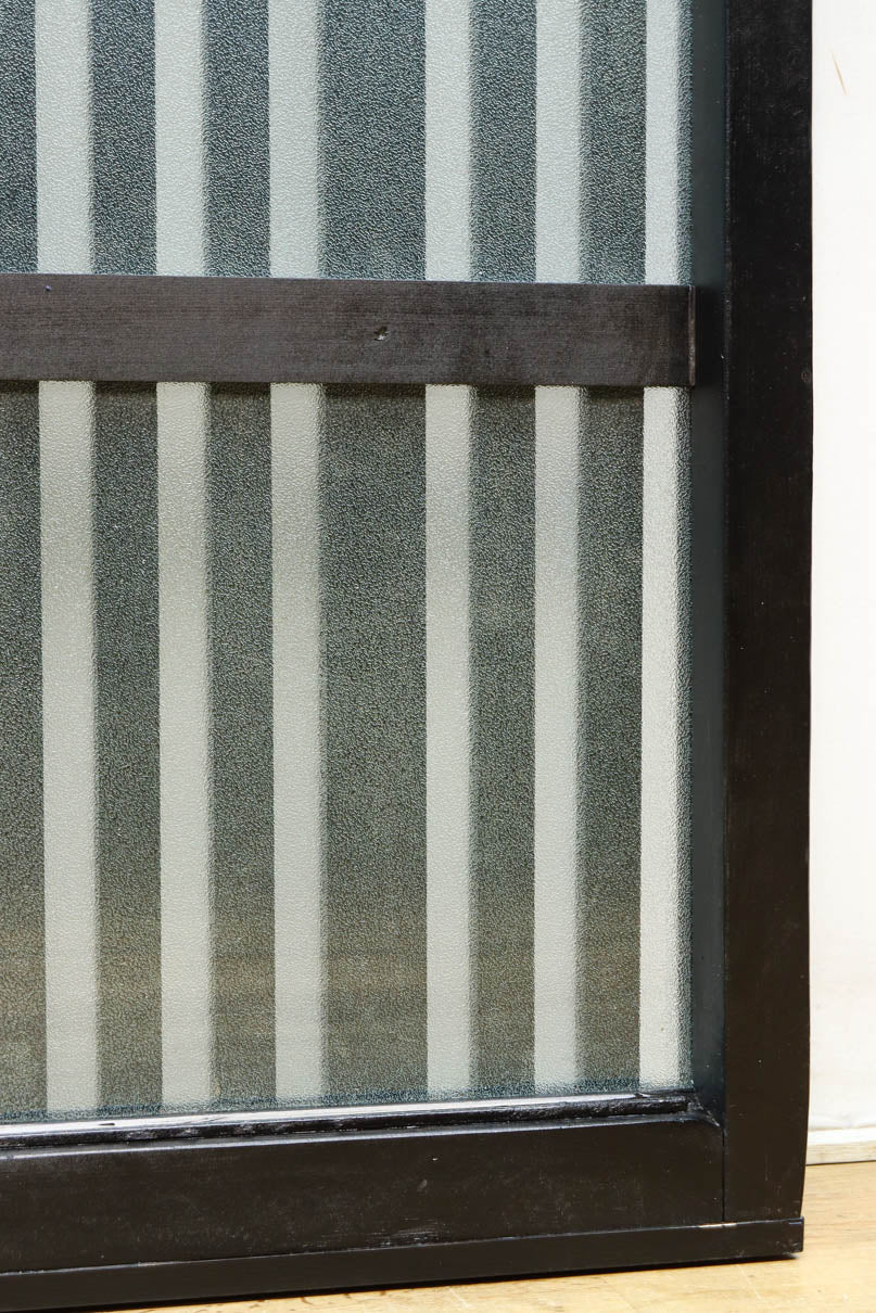 1058ミリ　堅牢な格子づくりで和の趣きある格子くぐり戸(裏面アクリル入り)　G2551