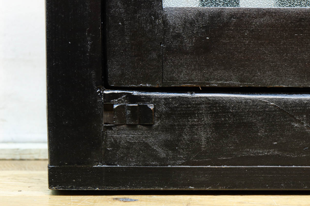 1058ミリ　堅牢な格子づくりで和の趣きある格子くぐり戸(裏面アクリル入り)　G2551