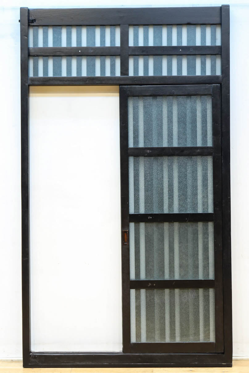 1058ミリ　堅牢な格子づくりで和の趣きある格子くぐり戸(裏面アクリル入り)　G2551