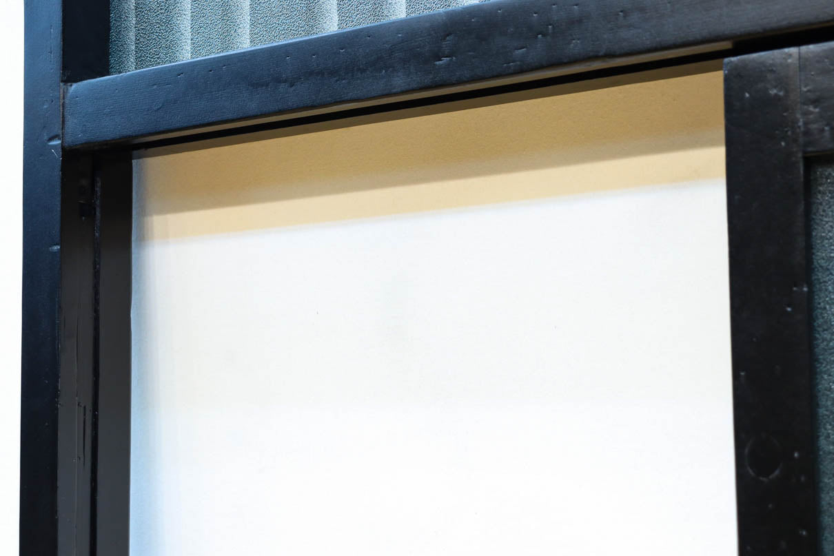 1058ミリ　堅牢な格子づくりで和の趣きある格子くぐり戸(裏面アクリル入り)　G2551