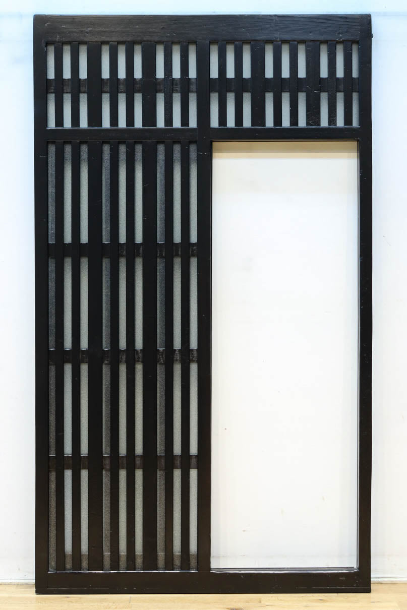 1058ミリ　堅牢な格子づくりで和の趣きある格子くぐり戸(裏面アクリル入り)　G2551