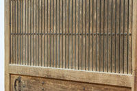 幅1218ミリ　穏やかな木地色の枯れ具合が味わい深い総欅格子蔵戸　G2552