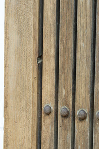 幅1218ミリ　穏やかな木地色の枯れ具合が味わい深い総欅格子蔵戸　G2552