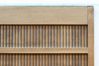 幅1218ミリ　穏やかな木地色の枯れ具合が味わい深い総欅格子蔵戸　G2552