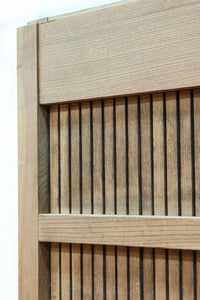 幅1218ミリ　穏やかな木地色の枯れ具合が味わい深い総欅格子蔵戸　G2552