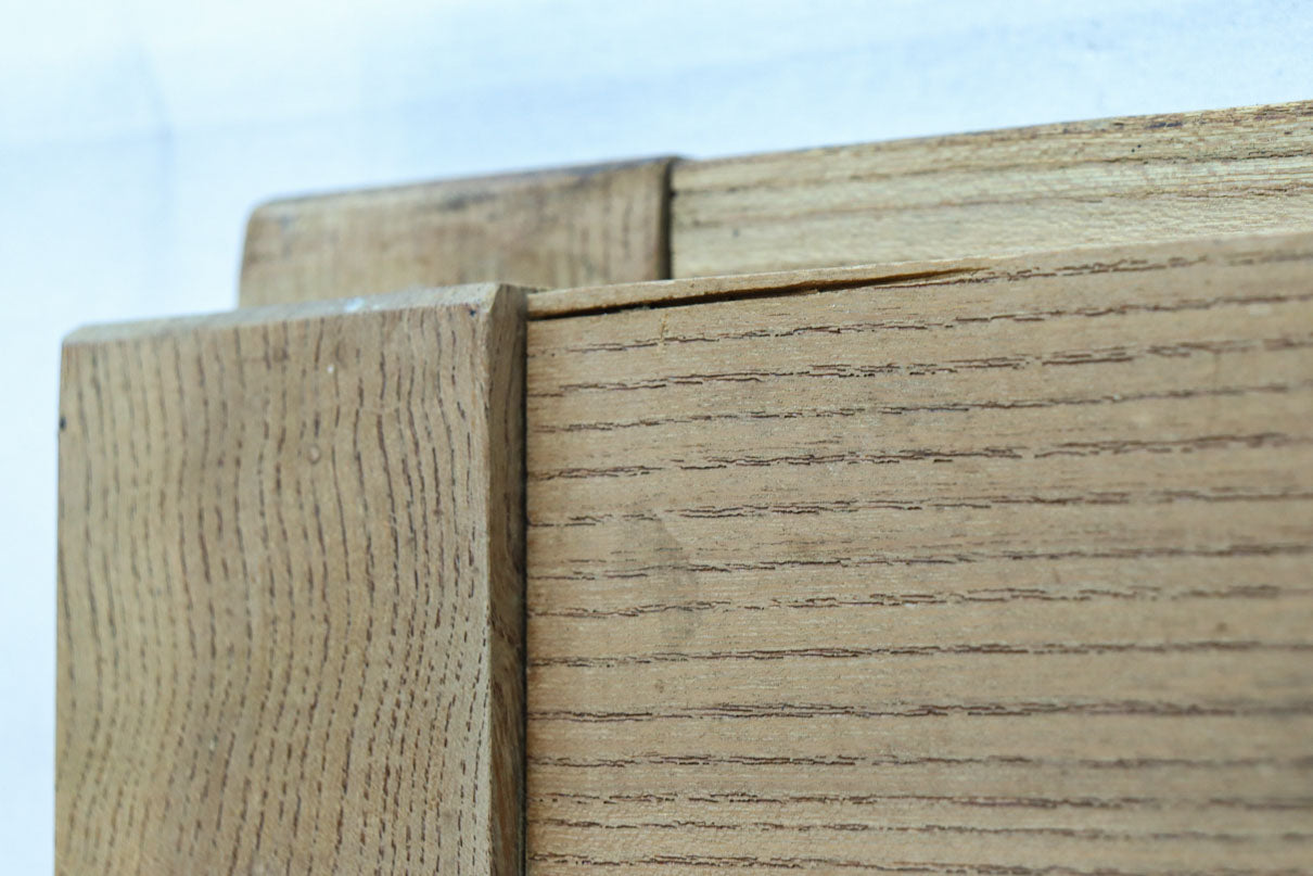 幅1218ミリ　穏やかな木地色の枯れ具合が味わい深い総欅格子蔵戸　G2552