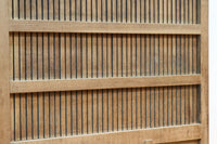 幅1218ミリ　穏やかな木地色の枯れ具合が味わい深い総欅格子蔵戸　G2552