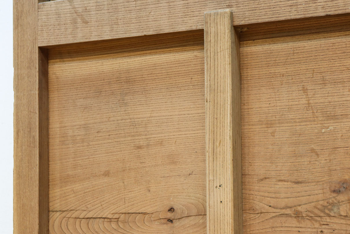 幅1218ミリ　穏やかな木地色の枯れ具合が味わい深い総欅格子蔵戸　G2552