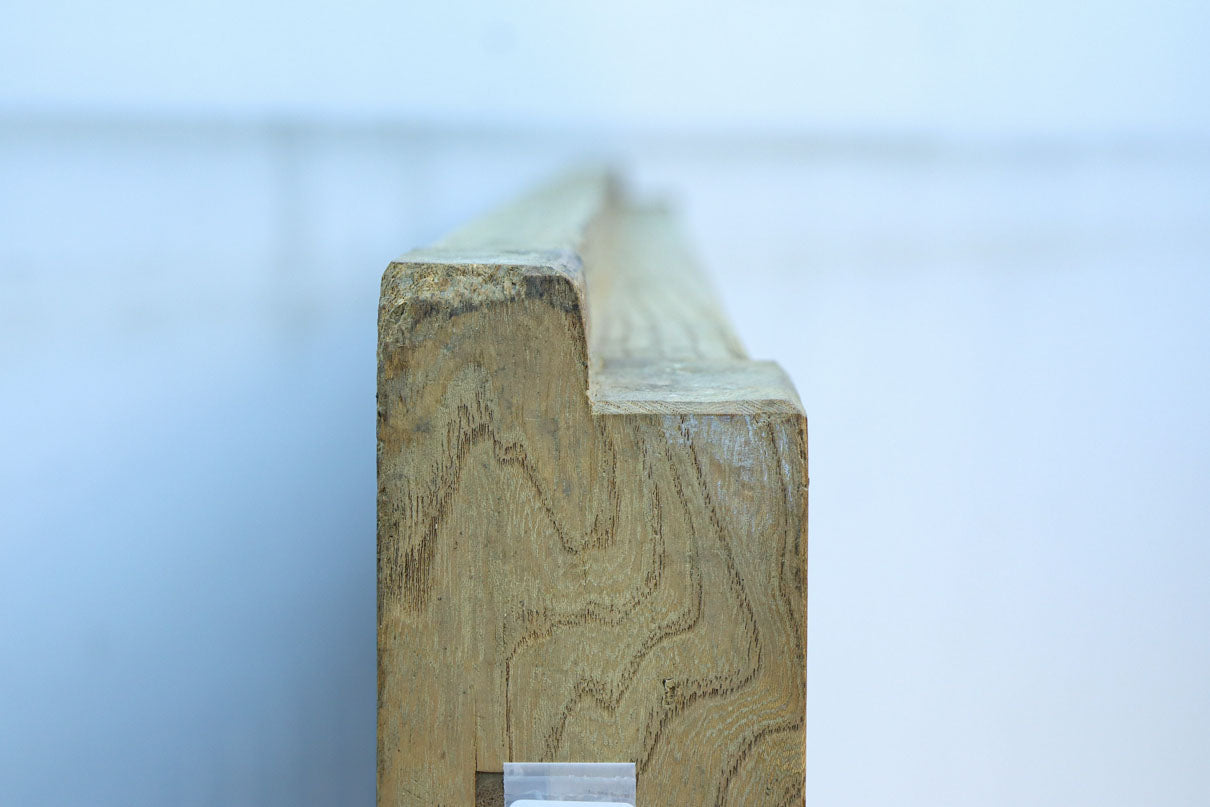 幅1218ミリ　穏やかな木地色の枯れ具合が味わい深い総欅格子蔵戸　G2552