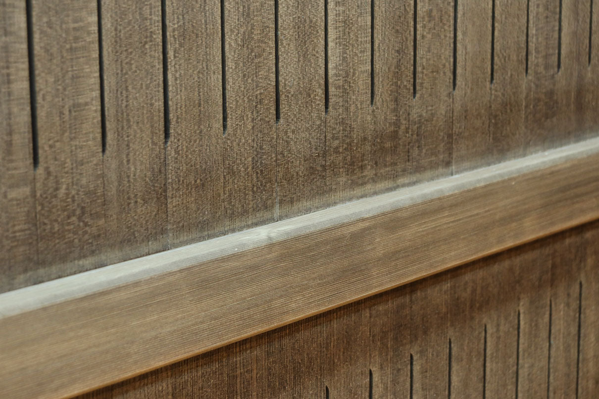 幅1112ミリ　平格子の様な面持ちある堅牢な作りの蔵戸　G2553