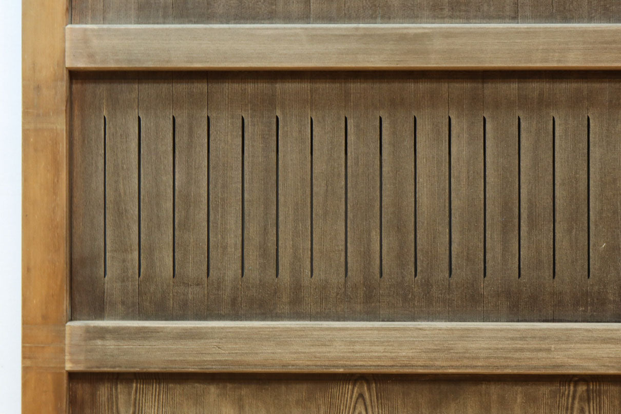 幅1112ミリ　平格子の様な面持ちある堅牢な作りの蔵戸　G2553