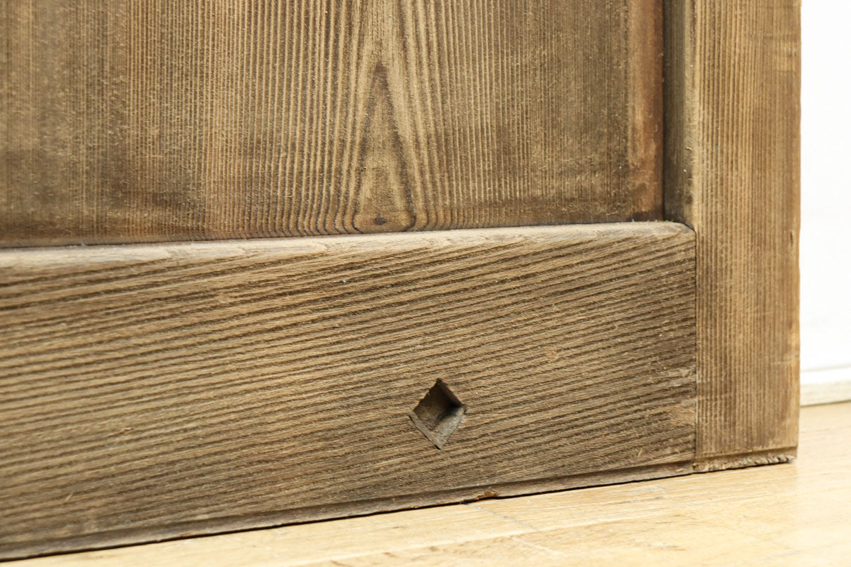 幅1112ミリ　平格子の様な面持ちある堅牢な作りの蔵戸　G2553