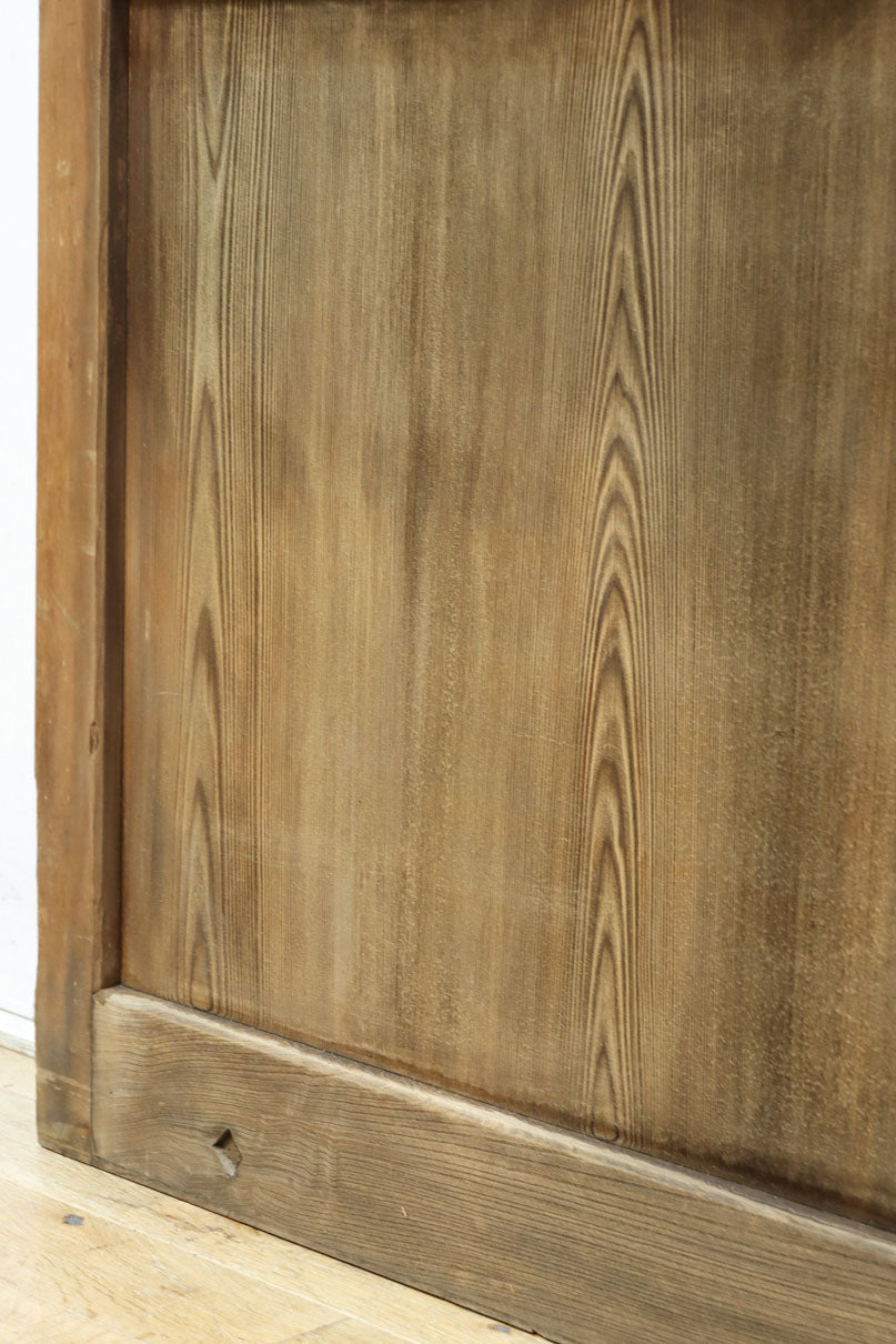 幅1112ミリ　平格子の様な面持ちある堅牢な作りの蔵戸　G2553