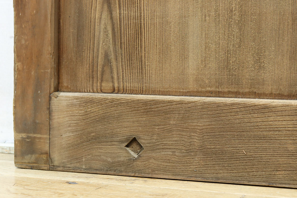 幅1112ミリ　平格子の様な面持ちある堅牢な作りの蔵戸　G2553