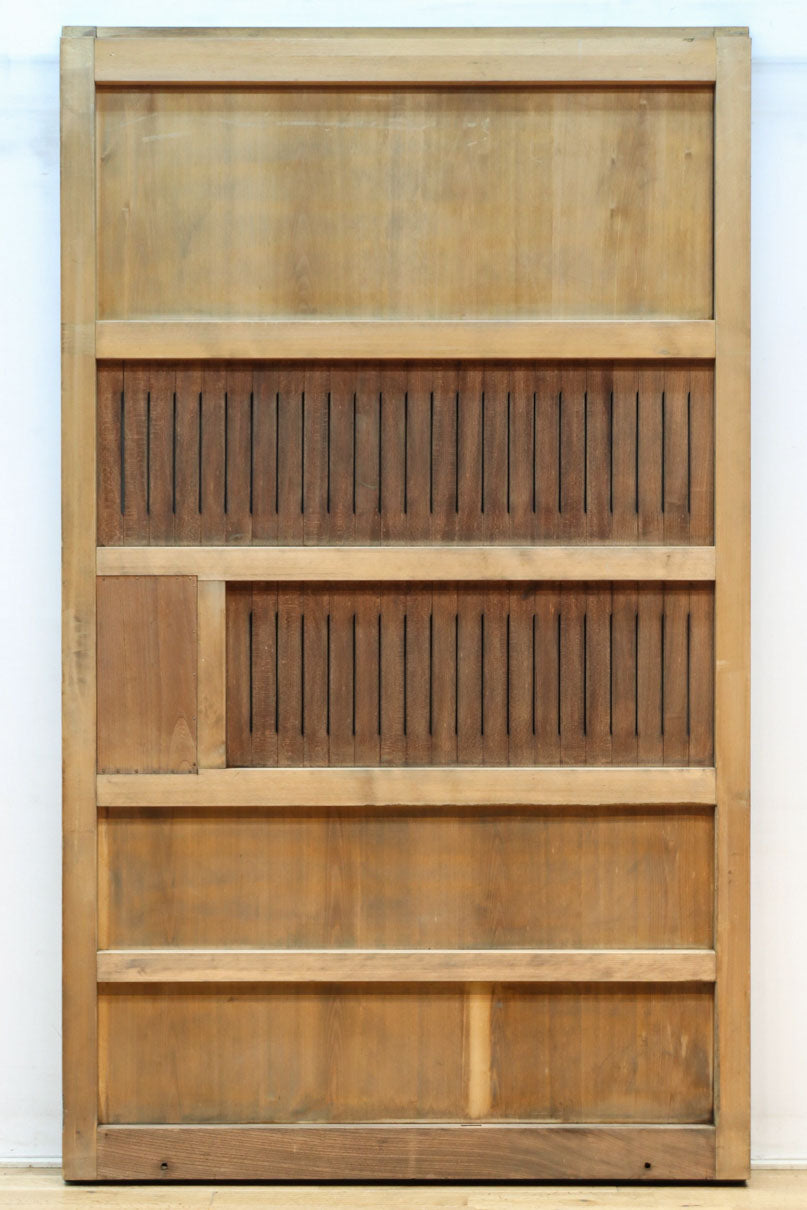 幅1112ミリ　平格子の様な面持ちある堅牢な作りの蔵戸　G2553