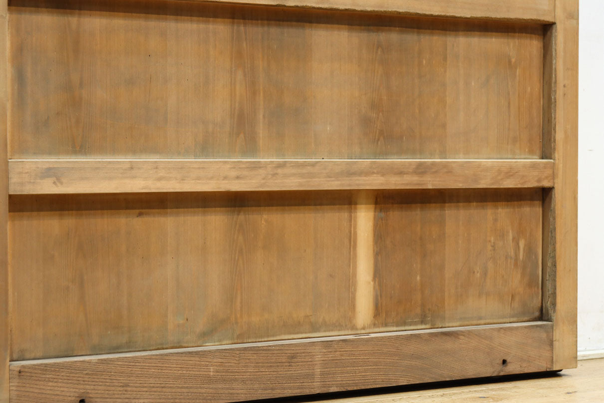 幅1112ミリ　平格子の様な面持ちある堅牢な作りの蔵戸　G2553