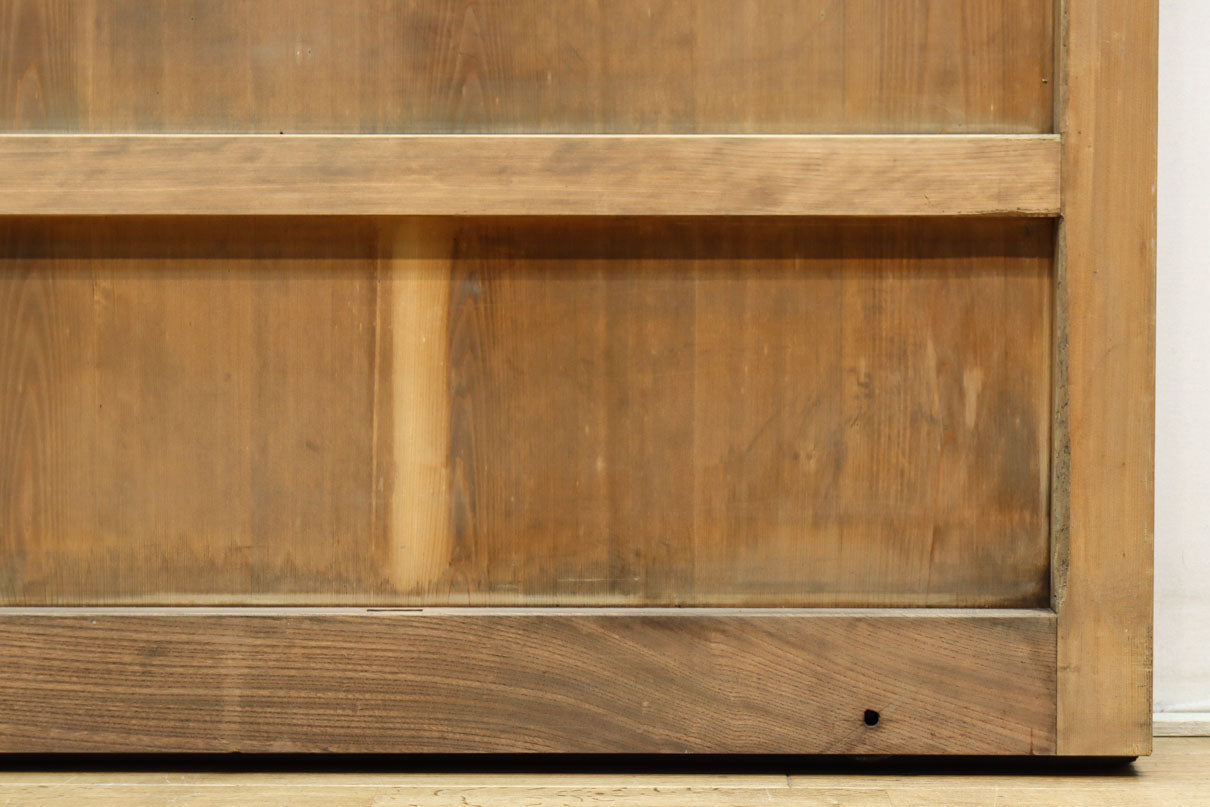 幅1112ミリ　平格子の様な面持ちある堅牢な作りの蔵戸　G2553