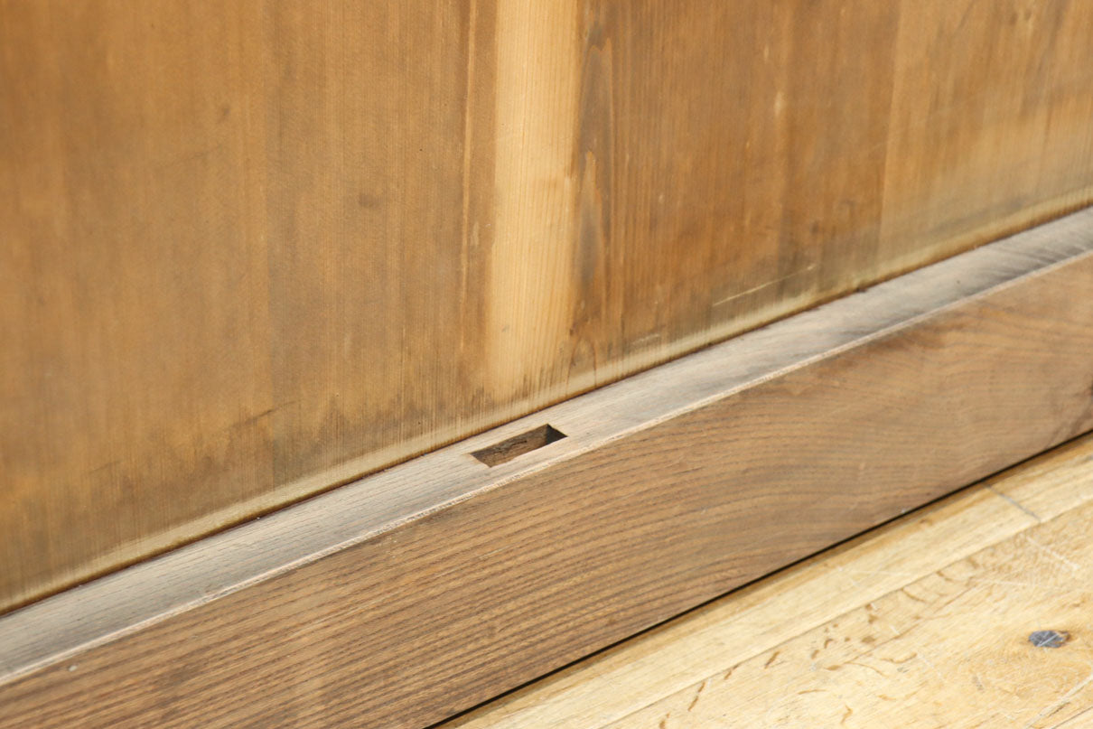 幅1112ミリ　平格子の様な面持ちある堅牢な作りの蔵戸　G2553