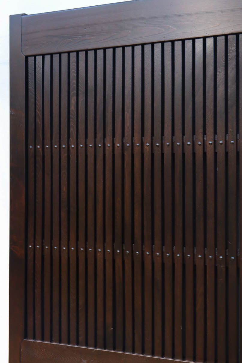 幅918ミリ　桐模様金具で雅な面持ち溢れる平格子蔵戸　G2554