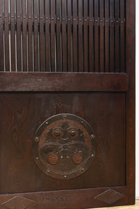 幅918ミリ　桐模様金具で雅な面持ち溢れる平格子蔵戸　G2554