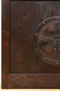 幅918ミリ　桐模様金具で雅な面持ち溢れる平格子蔵戸　G2554