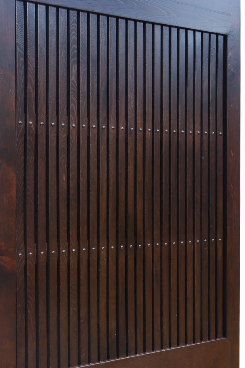 幅918ミリ　桐模様金具で雅な面持ち溢れる平格子蔵戸　G2554