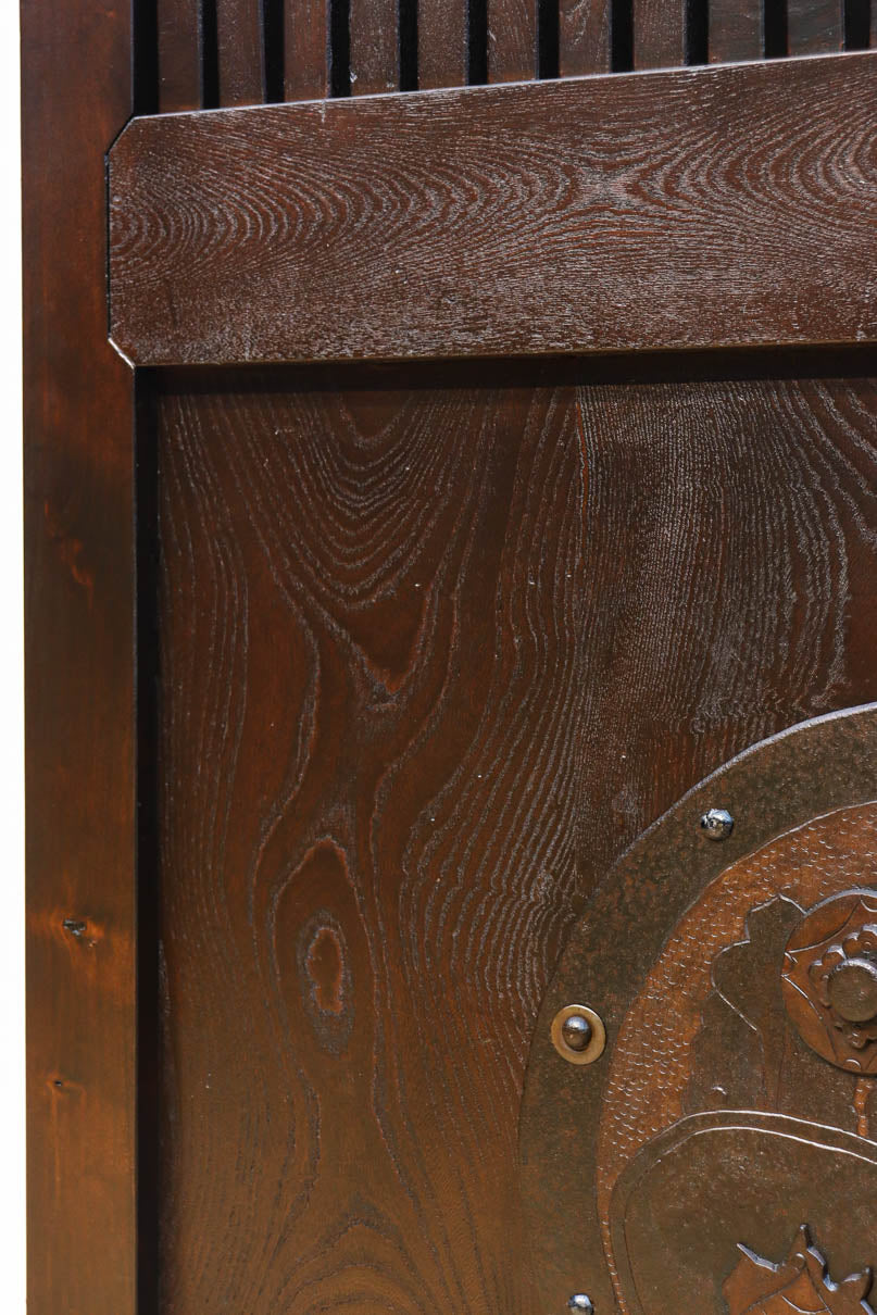 幅918ミリ　桐模様金具で雅な面持ち溢れる平格子蔵戸　G2554