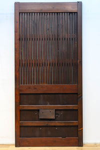 幅918ミリ　桐模様金具で雅な面持ち溢れる平格子蔵戸　G2554