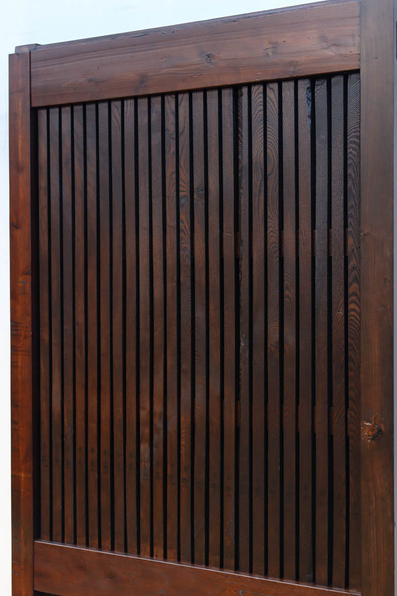 幅918ミリ　桐模様金具で雅な面持ち溢れる平格子蔵戸　G2554