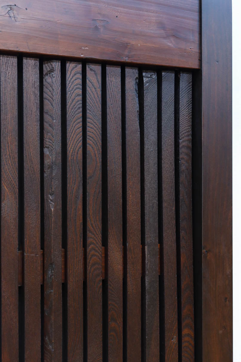 幅918ミリ　桐模様金具で雅な面持ち溢れる平格子蔵戸　G2554