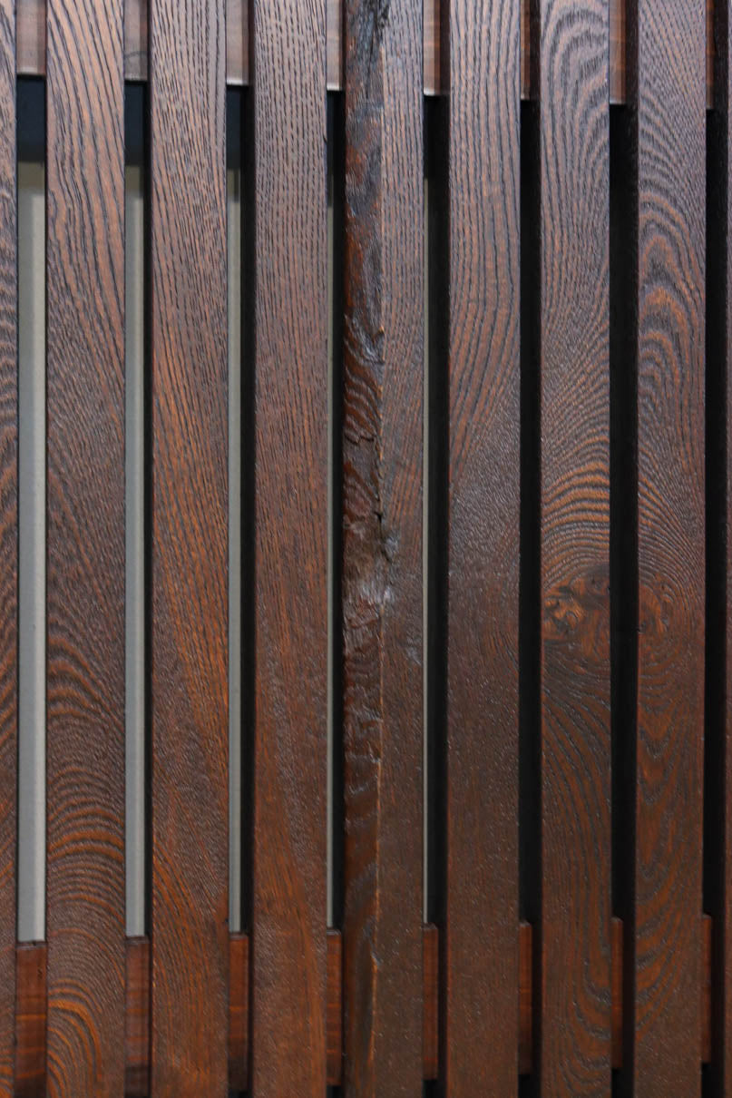 幅918ミリ　桐模様金具で雅な面持ち溢れる平格子蔵戸　G2554